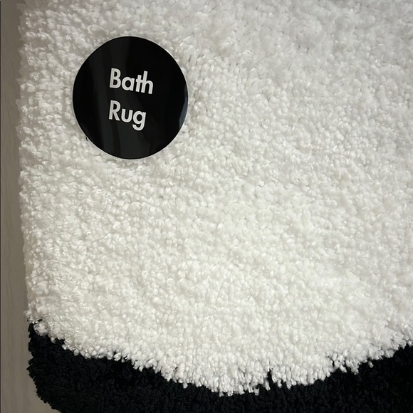 NIB Disney Minnie Mouse Bath Set in Black, White, and Pink - Picture 6 of 11